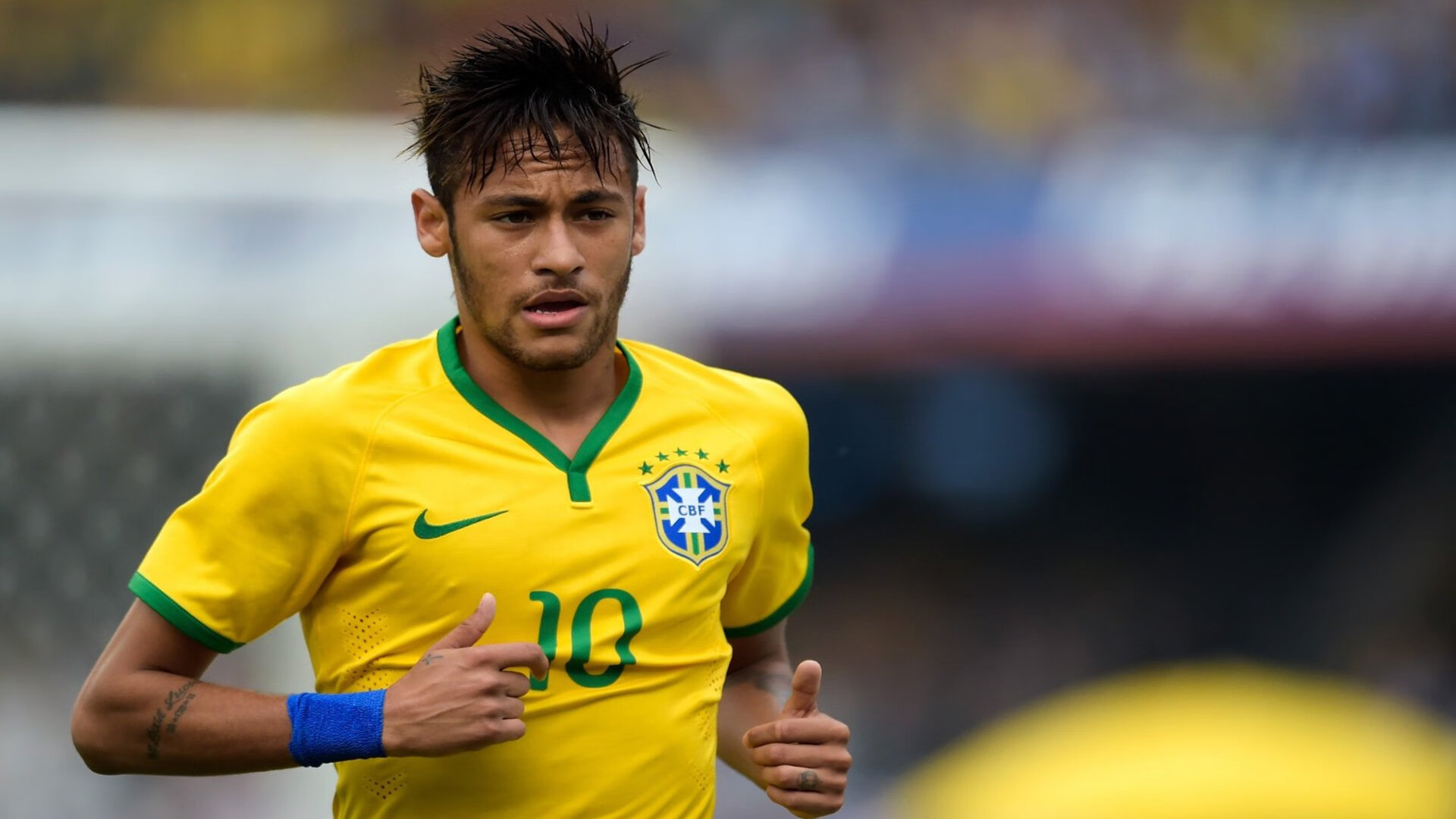 “超级杯激战正酣，广州队逆转夺冠”，超级杯比赛时间